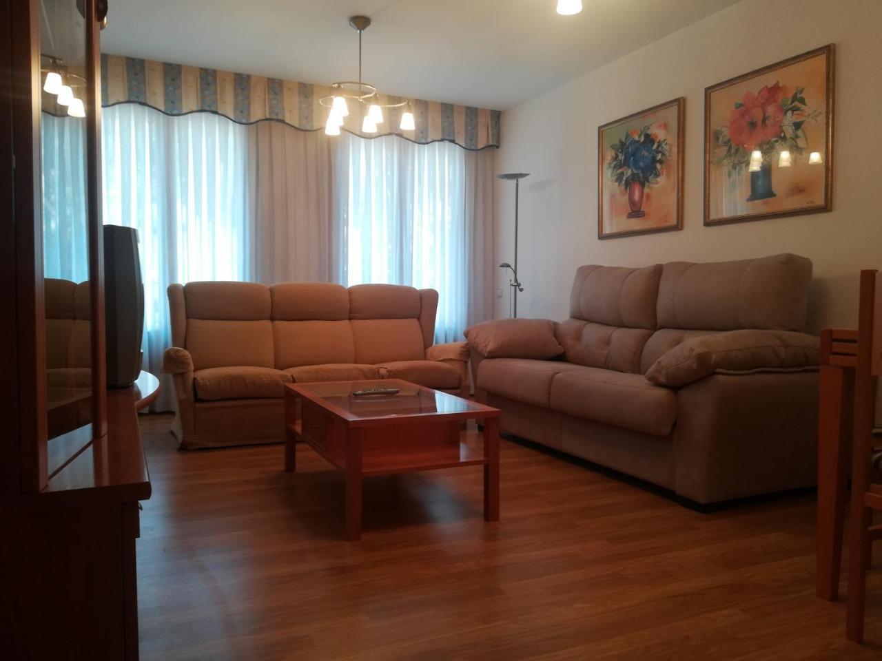 Apartamento "Paseo Del Sauco" Ezcaray Bagian luar foto